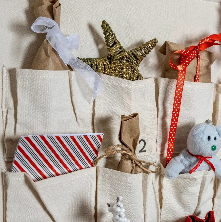 Novel Advent Calendar with Big Pocket Wall Hanging Gathre Simulates Christmas Countdown
