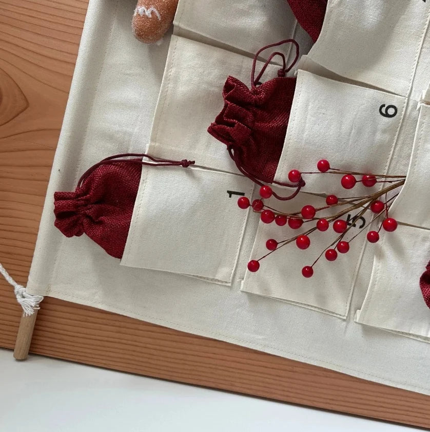 Novel Advent Calendar with Big Pocket Wall Hanging Gathre Simulates Christmas Countdown