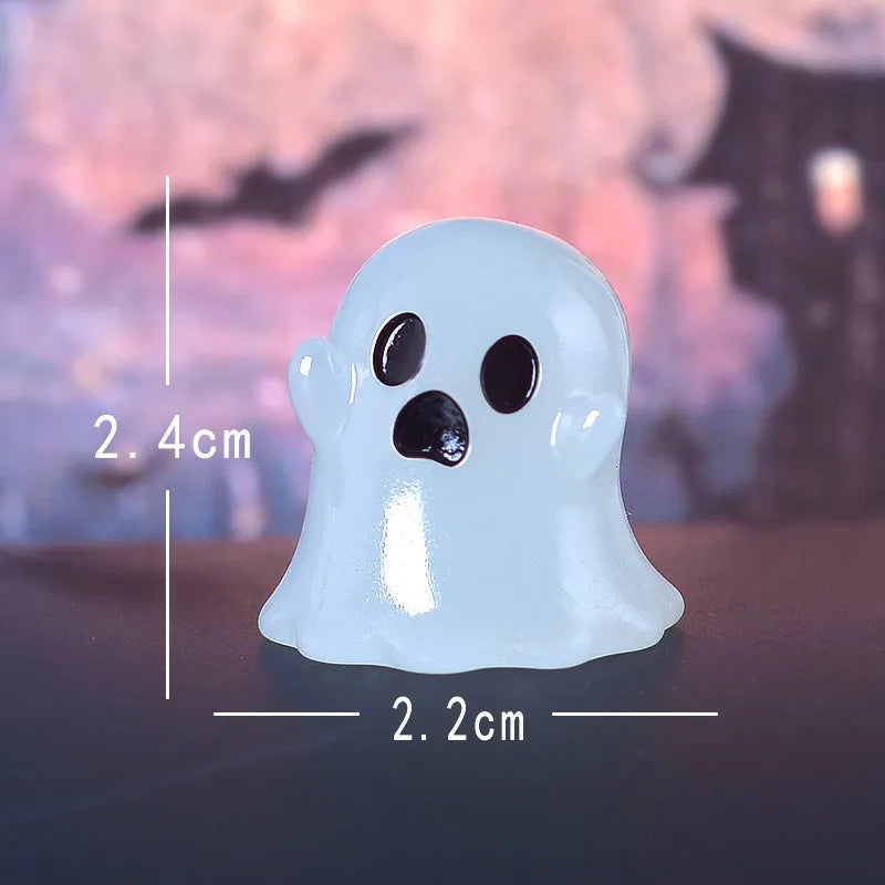 Halloween & Day of the Dead 6 Pieces Glowing Resin Desktop Cartoon Micro Scene Halloween Celebration Holiday Decoration Mini Halloween Ghost Figurines