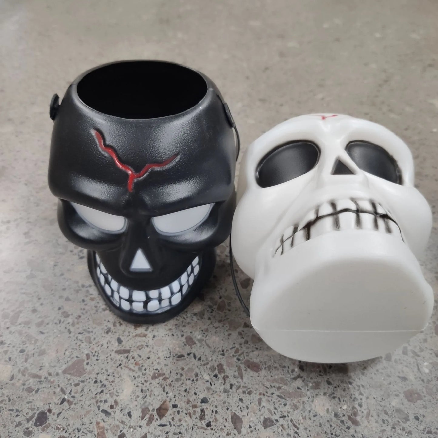 Halloween & Death Day 12 * 15cm Scream Halloween Festival Supplies Props Handheld Skull Ghost Candy Holder Bucket Plastic Skeleton Halloween Candy Buckets