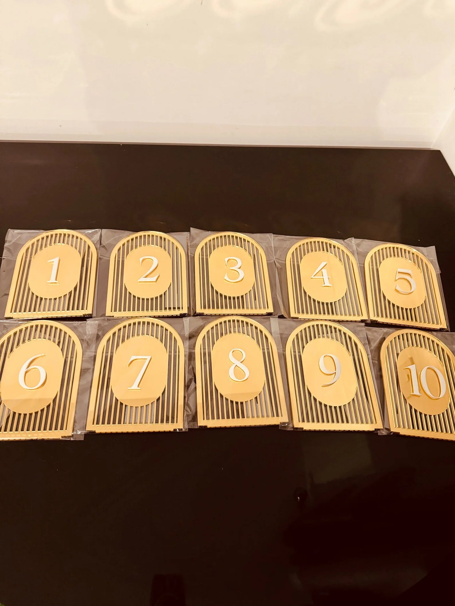 1 wedding party, elegant wedding table decorated with gold geometric mirror acrylic table numbers, with 3D font