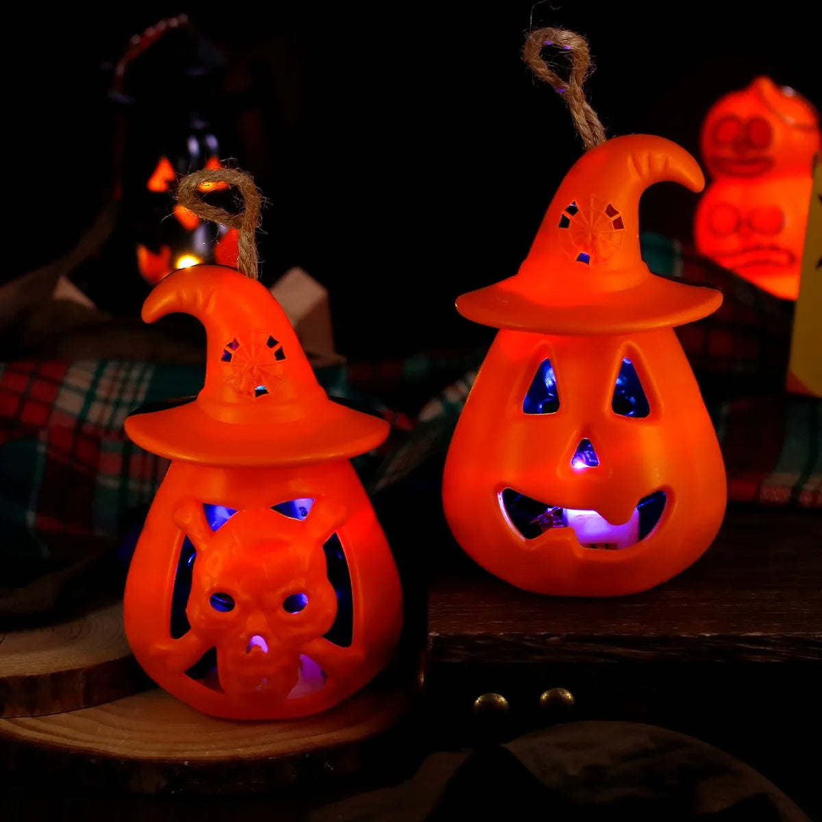 Halloween & Day of the Dead 12 * 8cm Flash LED Halloween Party Tree Decoration Scary Jack-O-Lantern Flickering Hanging Halloween Double Color Pumpkin Lanterns